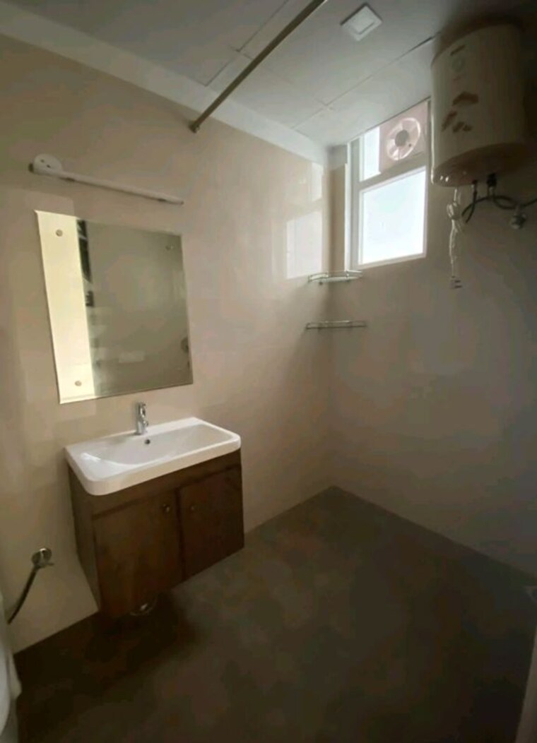 Bathroom, kalidas road 3 Bedroom 2100 Sq.Ft. Apartment In Kalidas Road Dehradun 10291606