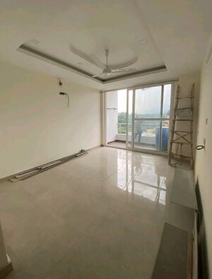 Room in 3 BHK Apartment at Kalidas Road – for Sale