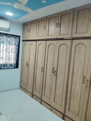 Room in 1 BHK Apartment at Colaba – for Rent