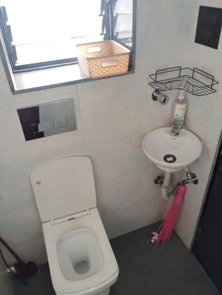 Attached Bathroom, colaba 1 Bedroom 410 Sq.Ft. Apartment In Colaba Mumbai 10257831