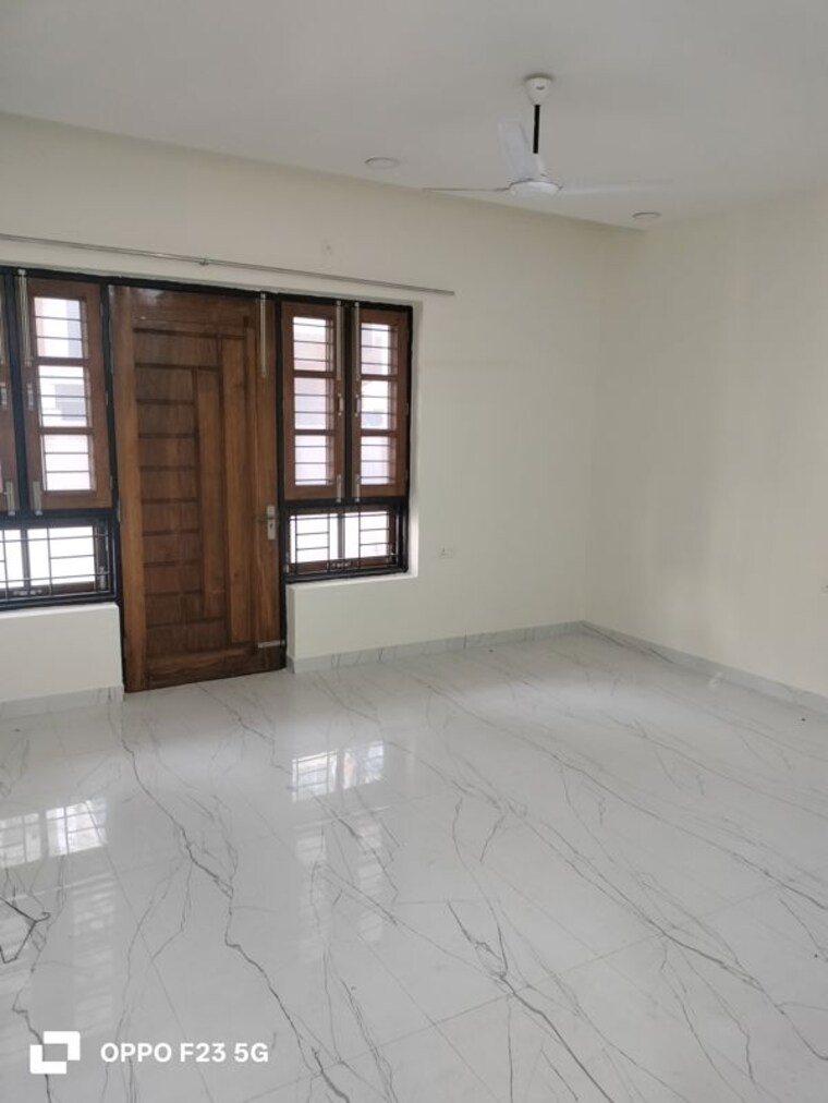 Room, amar shaheed path 2.5 Bedroom 2200 Sq.Ft. Builder Floor In Amar Shaheed Path Lucknow 10291654