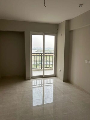 Room in 2 BHK Apartment at Eldeco Live By The Greens, Sector 150 – for Sale