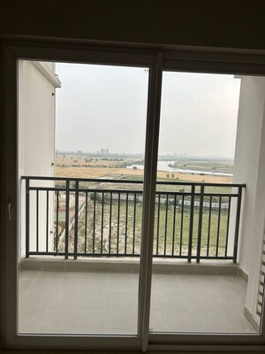 Room in 2 BHK Apartment at Eldeco Live By The Greens, Sector 150 – for Sale