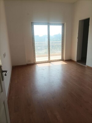 Room in 2.5 BHK Apartment at Tashee Capital Gateway, Sector 111 – for Rent