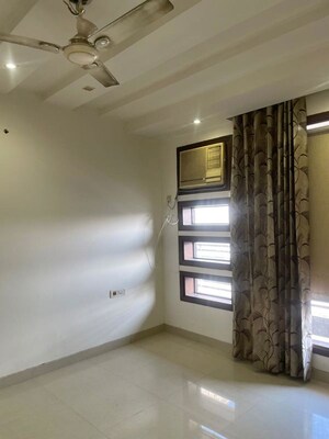 Room in 3 BHK Builder Floor at Rajouri Garden – for Rent