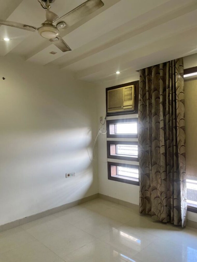 Room, rajouri garden 3 Bedroom 160 Sq.Yd. Builder Floor In Rajouri Garden Delhi 10291868