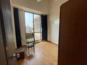 Room in 4 BHK Apartment at Kohinoor City Phase II, Kurla – for Rent