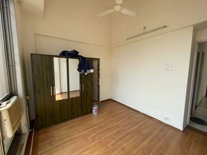 Room in 4 BHK Apartment at Kohinoor City Phase II, Kurla – for Rent