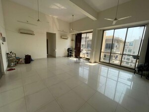 Parking in 4 BHK Apartment at Kohinoor City Phase II, Kurla – for Rent