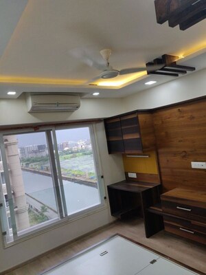 Furnished Amenities in 2.5 BHK Apartment at Kanakia Spaces Paris, Bandra East – for Rent