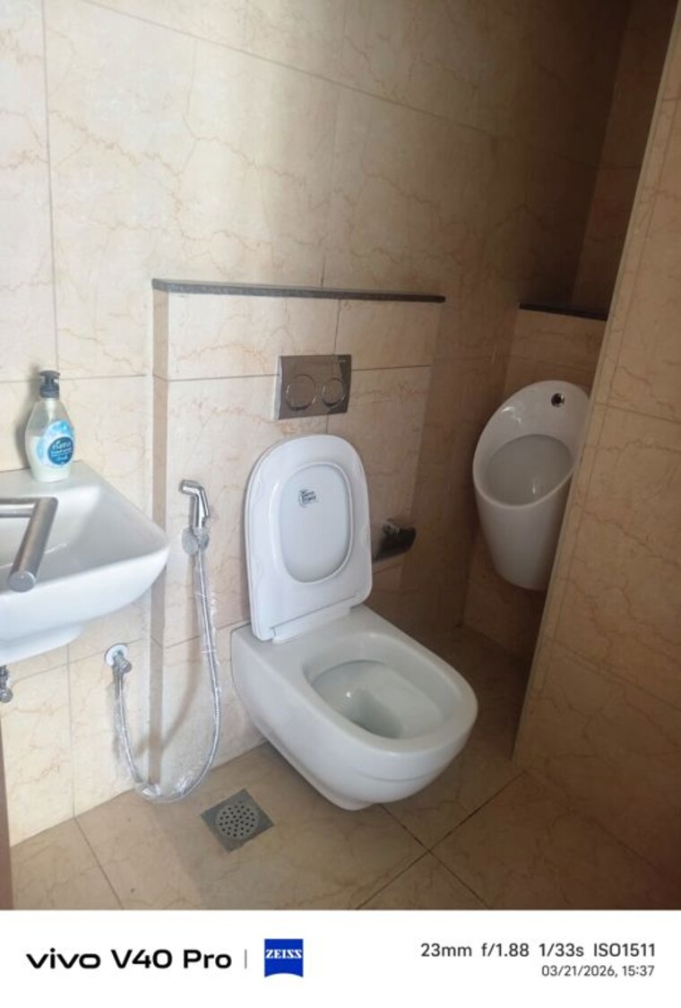 Bathroom, krishna-mahal Commercial Office Space 500 Sq.Ft. In Churchgate Mumbai 10291947