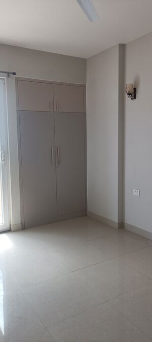 Room in 2 BHK Apartment at Tata Eureka Park, Sector 150 – for Sale