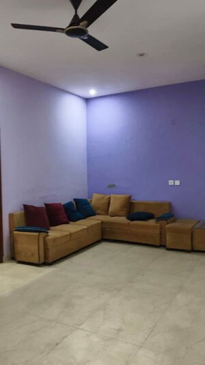Living Room in 3 BHK Builder Floor at Tulip Mall, Sector 46 – for Rent
