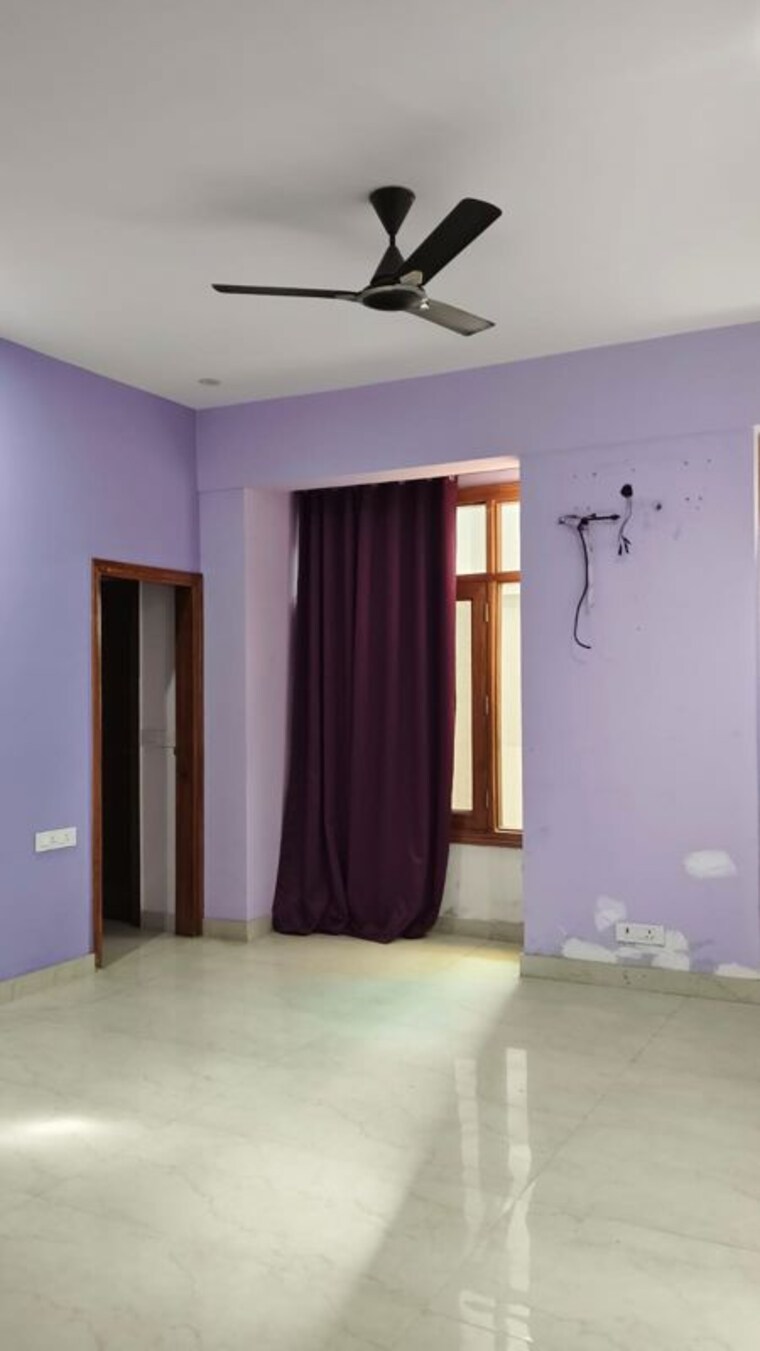 Room, tulip-mall 3 Bedroom 162 Sq.Mt. Builder Floor In Sector 46 Noida 10292015