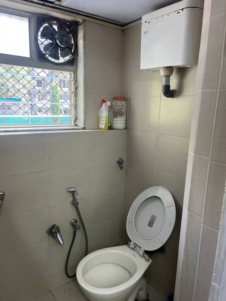 Bathroom, free-press-house Commercial Office Space 1735 Sq.Ft. In Nariman Point Mumbai 10292001