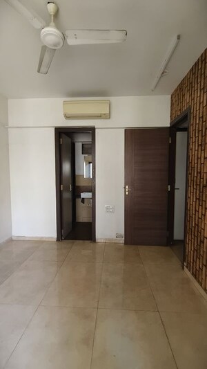 Room in 2 BHK Apartment at Satellite Royale, Goregaon East – for Rent
