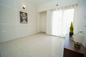 Room in 3 BHK Apartment at Unitech Horizon, Pi Greater Noida – for Sale