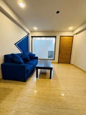 Living Room in 1 BHK Builder Floor at Sushant Vyapaar Kendra, Sector 43 – for Rent