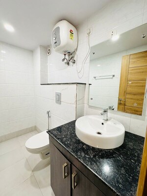 Bathroom in 1 BHK Builder Floor at Sushant Vyapaar Kendra, Sector 43 – for Rent