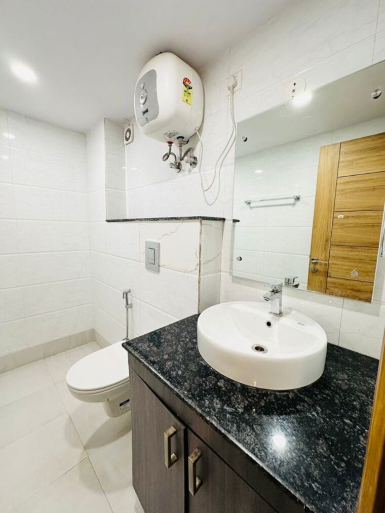 Bathroom, sushant-vyapaar-kendra 1 Bedroom 500 Sq.Ft. Builder Floor In Sector 43 Gurgaon 10292072