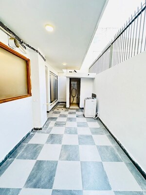 Staircase in 1 BHK Builder Floor at Sushant Vyapaar Kendra, Sector 43 – for Rent