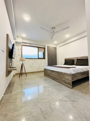 Living Room in 1 BHK Builder Floor at Sushant Vyapaar Kendra, Sector 43 – for Rent