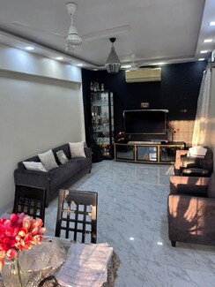 2 BHK + Pooja Room Apartment For Rent in Bandra West