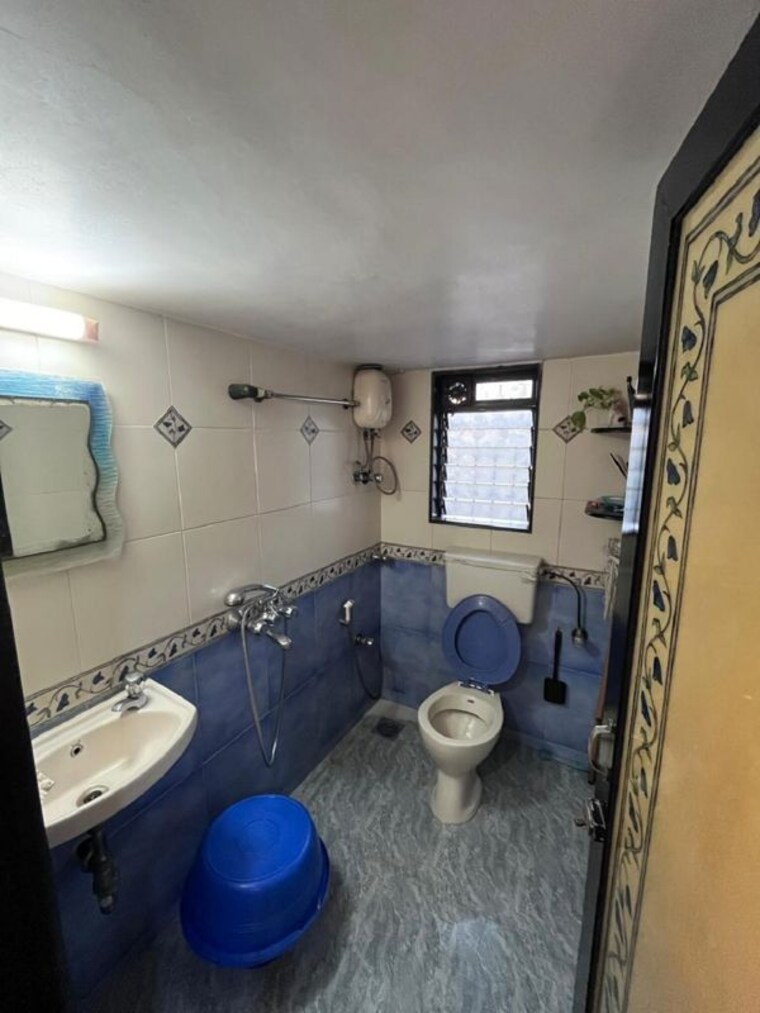Bathroom, bandra west 2 Bedroom 700 Sq.Ft. Apartment In Bandra West Mumbai 10292135