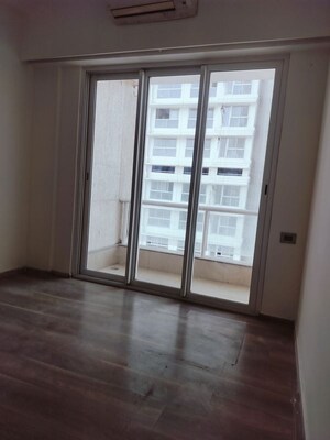 Room in 3 BHK Apartment at Omkar Alta Monte, Malad East – for Rent