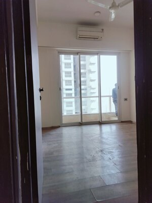 Room in 3 BHK Apartment at Omkar Alta Monte, Malad East – for Rent