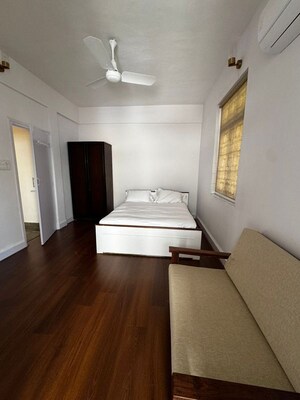 Bedroom in 1 BHK Apartment at Bandra West – for Rent