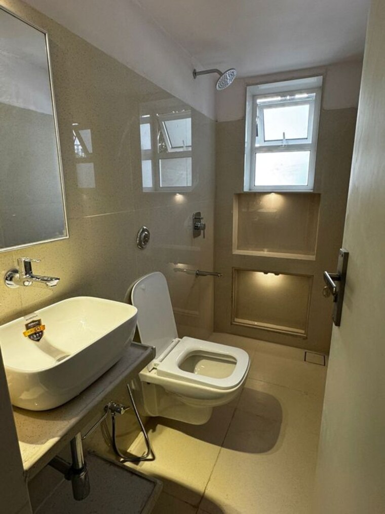 Bathroom, bandra west 1 Bedroom 500 Sq.Ft. Apartment In Bandra West Mumbai 10292173