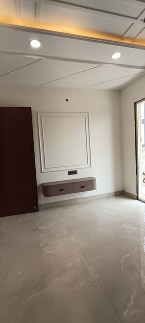 Room in 3 BHK Builder Floor at Fidato Honour Homes, Sector 89 – for Sale