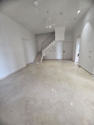 Room in 3 BHK Apartment at Indiabulls Sky Forest, Lower Parel – for Rent