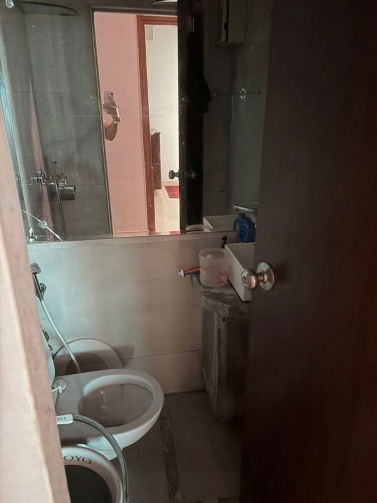 Attached Bathroom, juhu 1 Bedroom 500 Sq.Ft. Apartment In Juhu Mumbai 10292225