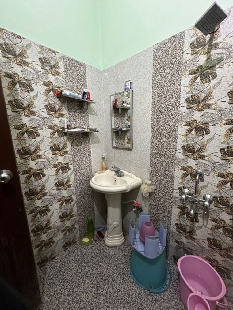 Bathroom, gms road 2 Bedroom 900 Sq.Ft. Builder Floor In Gms Road Dehradun 10292245