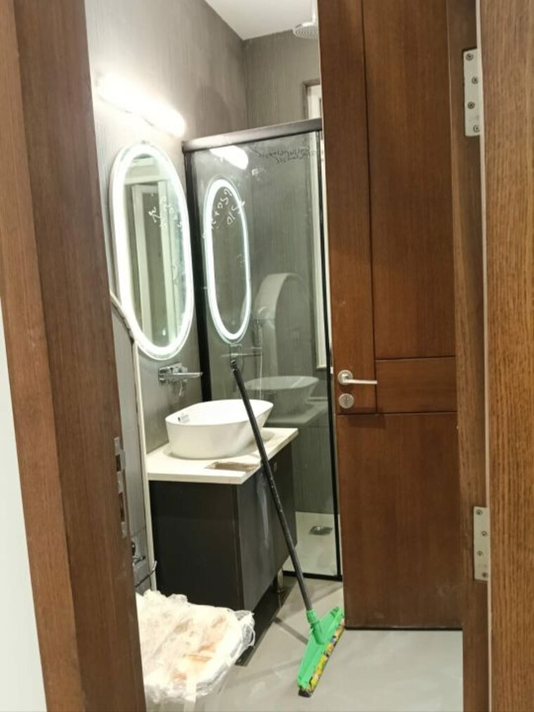 Bathroom, east of kailash 3 Bedroom 125 Sq.Yd. Builder Floor In East Of Kailash Delhi 10292262
