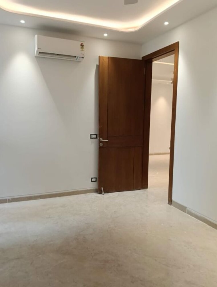 Room, east of kailash 3 Bedroom 125 Sq.Yd. Builder Floor In East Of Kailash Delhi 10292262