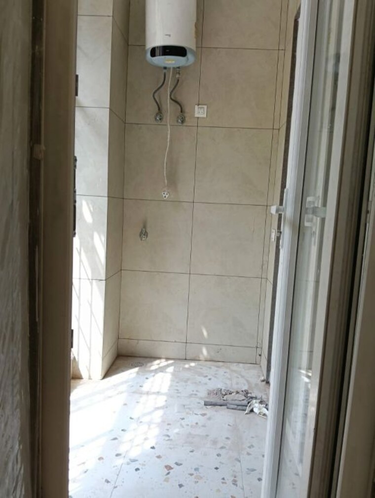 Bathroom, east of kailash 3 Bedroom 125 Sq.Yd. Builder Floor In East Of Kailash Delhi 10292262