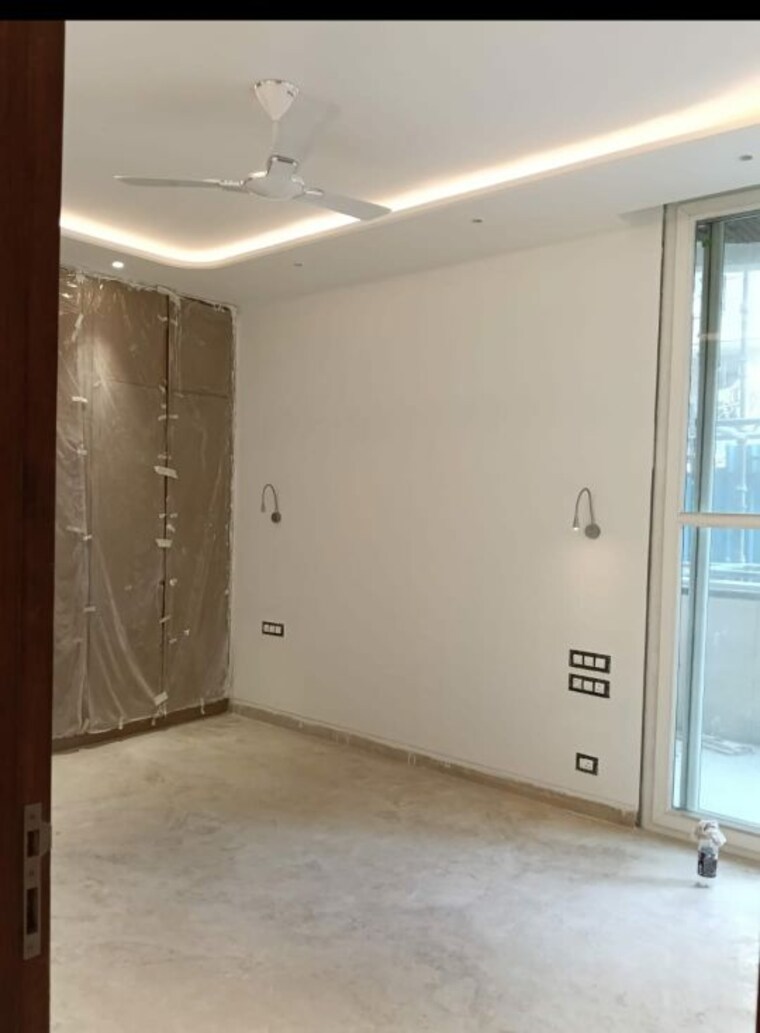 Room, east of kailash 3 Bedroom 125 Sq.Yd. Builder Floor In East Of Kailash Delhi 10292262