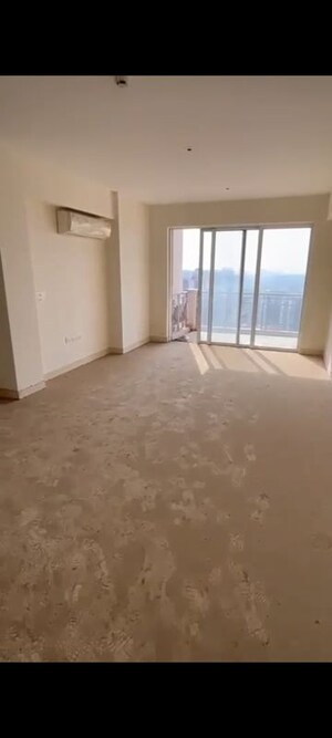 Room in 3 BHK Apartment at DLF Regal Gardens, Sector 90 – for Sale