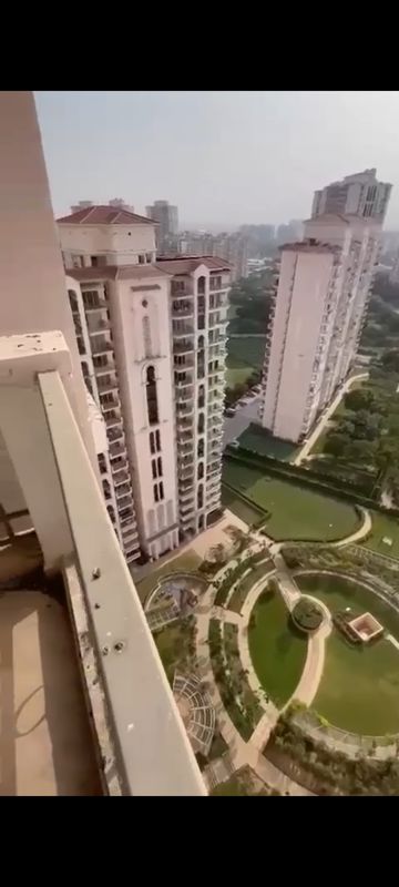 3 BHK Apartment For Sale in DLF Regal Gardens