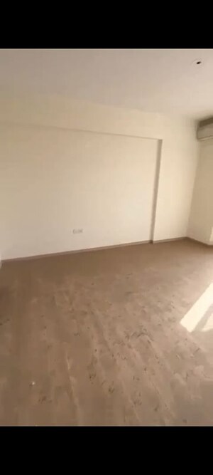 Room in 3 BHK Apartment at DLF Regal Gardens, Sector 90 – for Sale