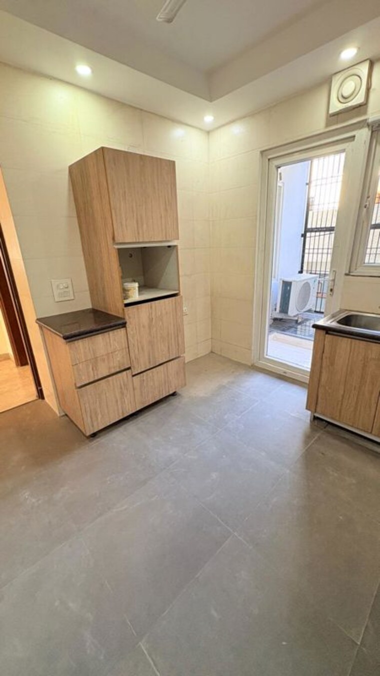 Kitchen/pantry, uday park 3 Bedroom 1980 Sq.Ft. Builder Floor In Uday Park Delhi 10292266