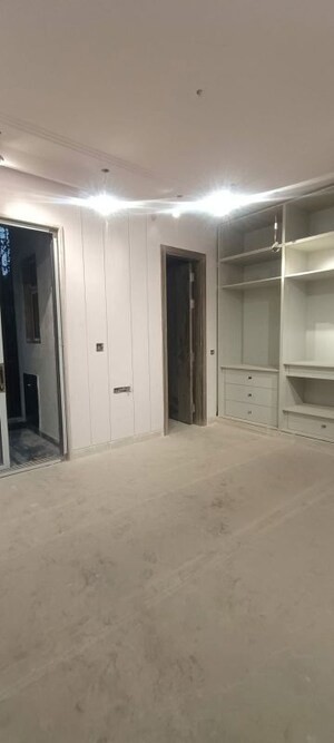 Building Lobby in 3 BHK Builder Floor at Lajpat Nagar 4 – for Sale