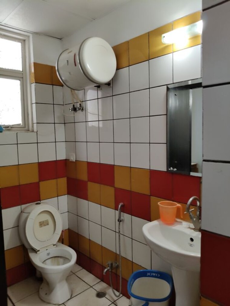Bathroom, grand-omaxe 3 Bedroom 1600 Sq.Ft. Apartment In Gomti Nagar Lucknow 10292275