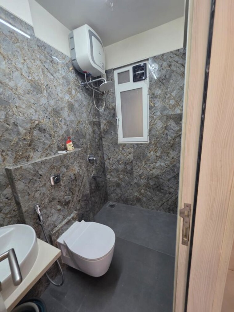 Bathroom, concrete-sai-samast 3 Bedroom 1560 Sq.Ft. Apartment In Chembur Mumbai 10292296
