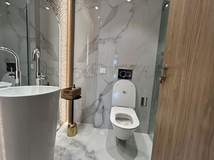 Bathroom in 3 BHK Apartment at Peninsula Salsette 27, Byculla – for Sale