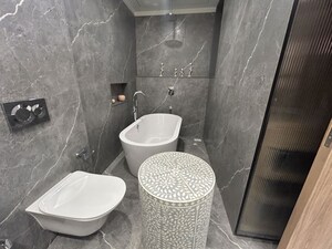 Bathroom in 3 BHK Apartment at Peninsula Salsette 27, Byculla – for Sale