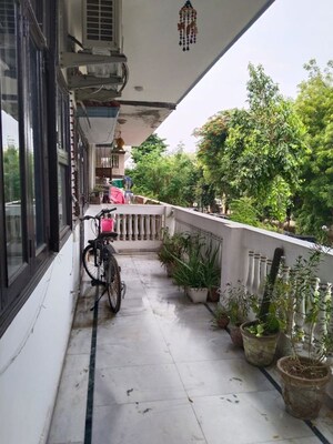 Balcony in 3 BHK Builder Floor at SS Mayfield Gardens, Sector 51 – for Rent